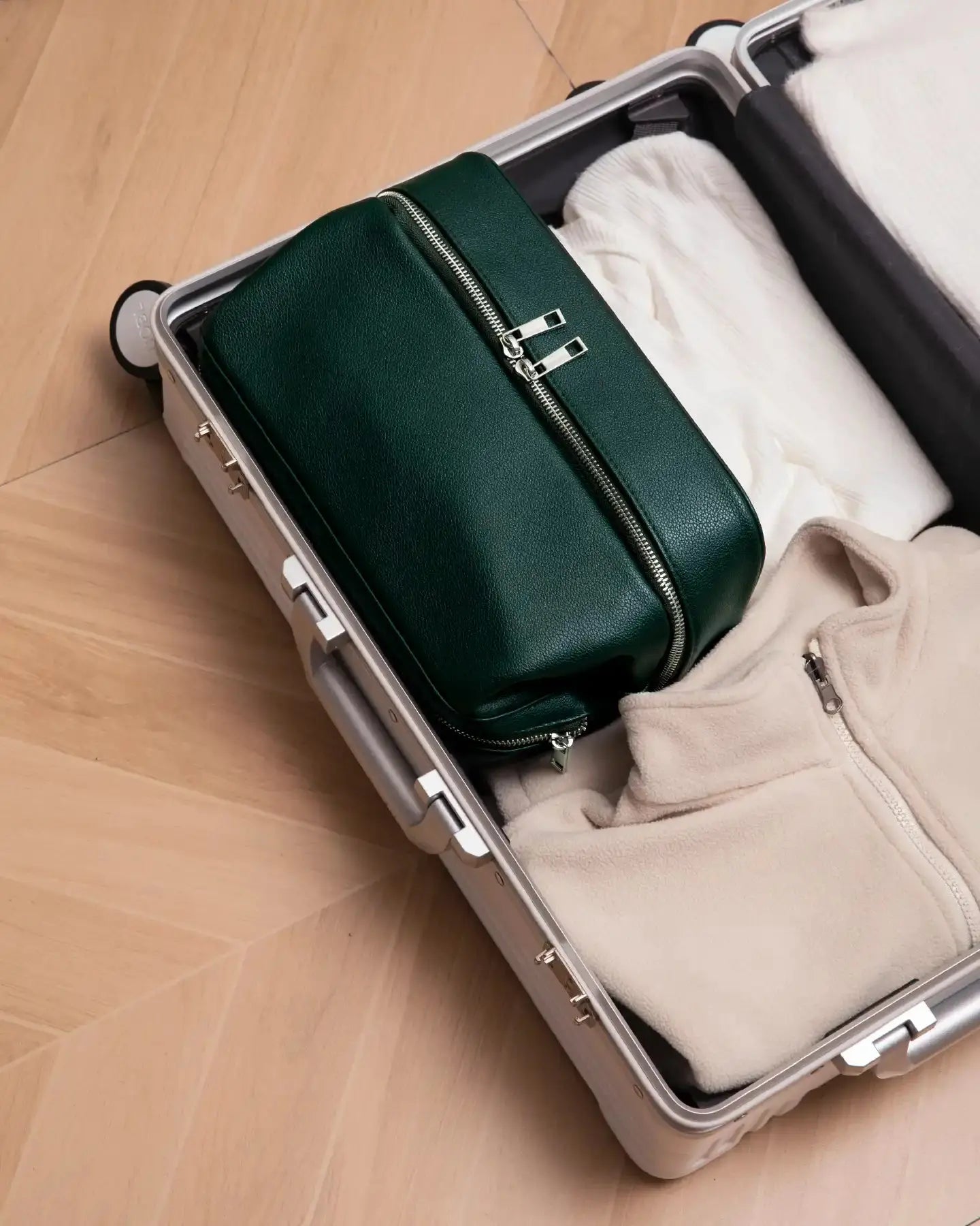 Vegan Leather Toiletry Bag nobltravel