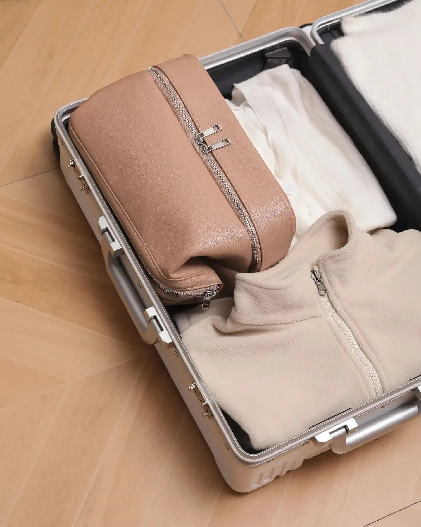 Vegan Leather Toiletry Bag nobltravel