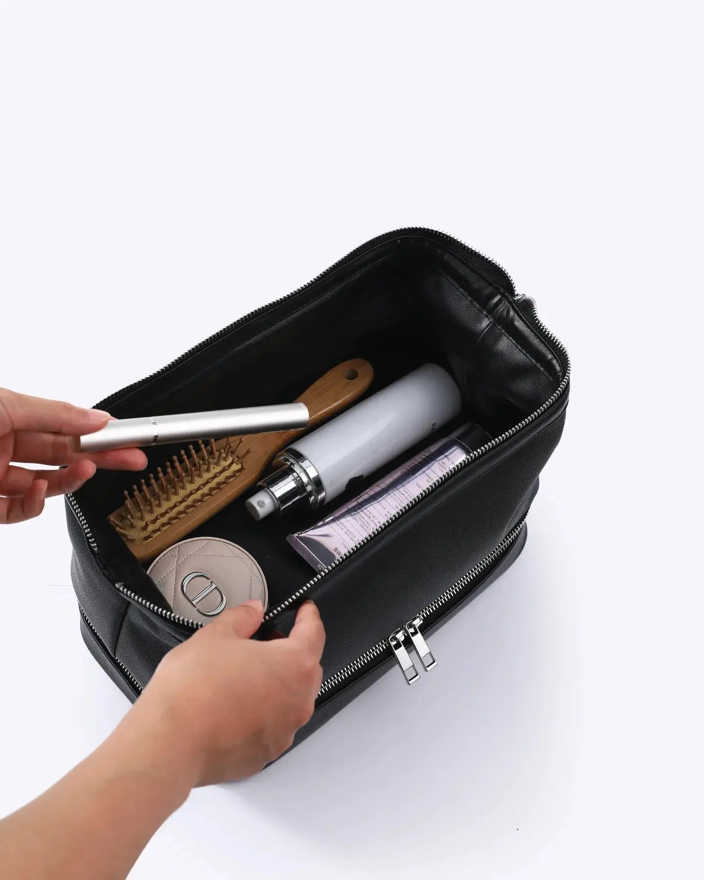 Vegan Leather Toiletry Bag nobltravel